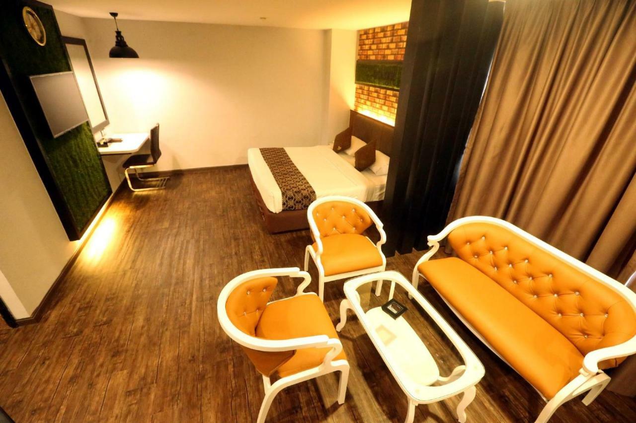 Golden Nasmir Hotel Букит-Мертаджам Экстерьер фото